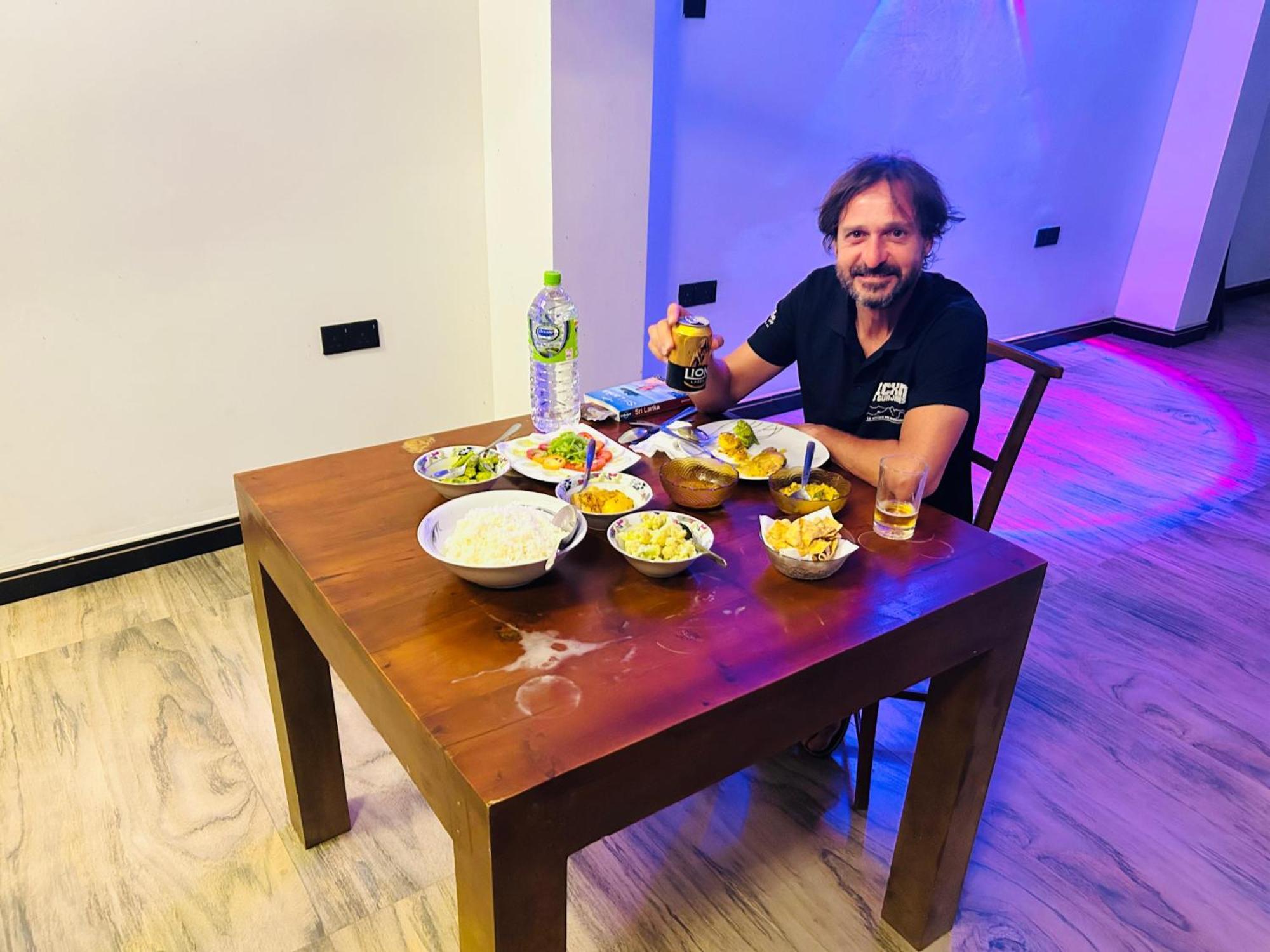 Man Guest Polonnaruwa Hotel Екстериор снимка