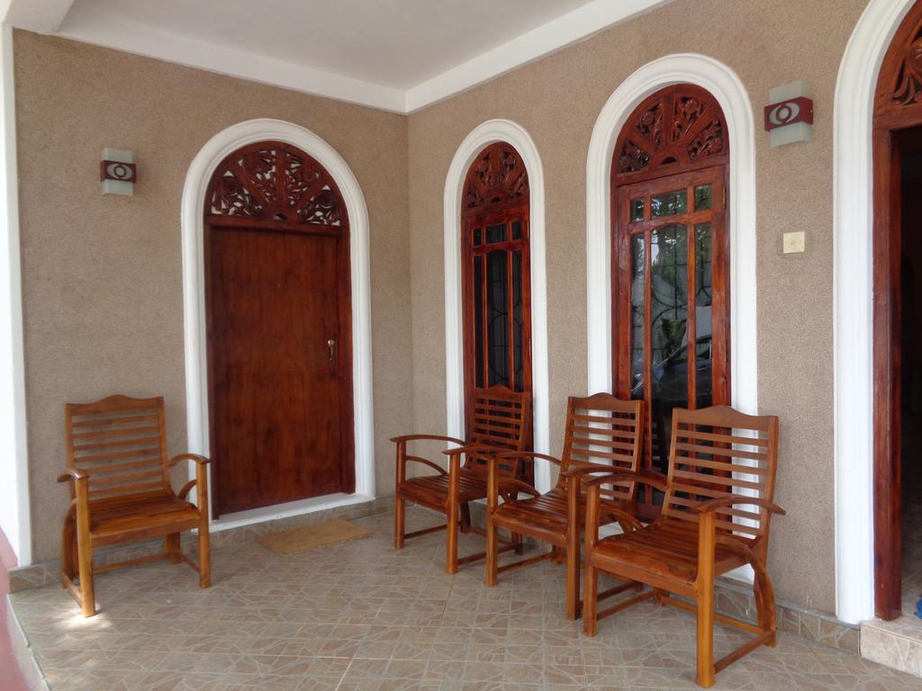 Man Guest Polonnaruwa Hotel Екстериор снимка