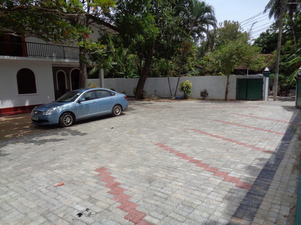 Man Guest Polonnaruwa Hotel Екстериор снимка