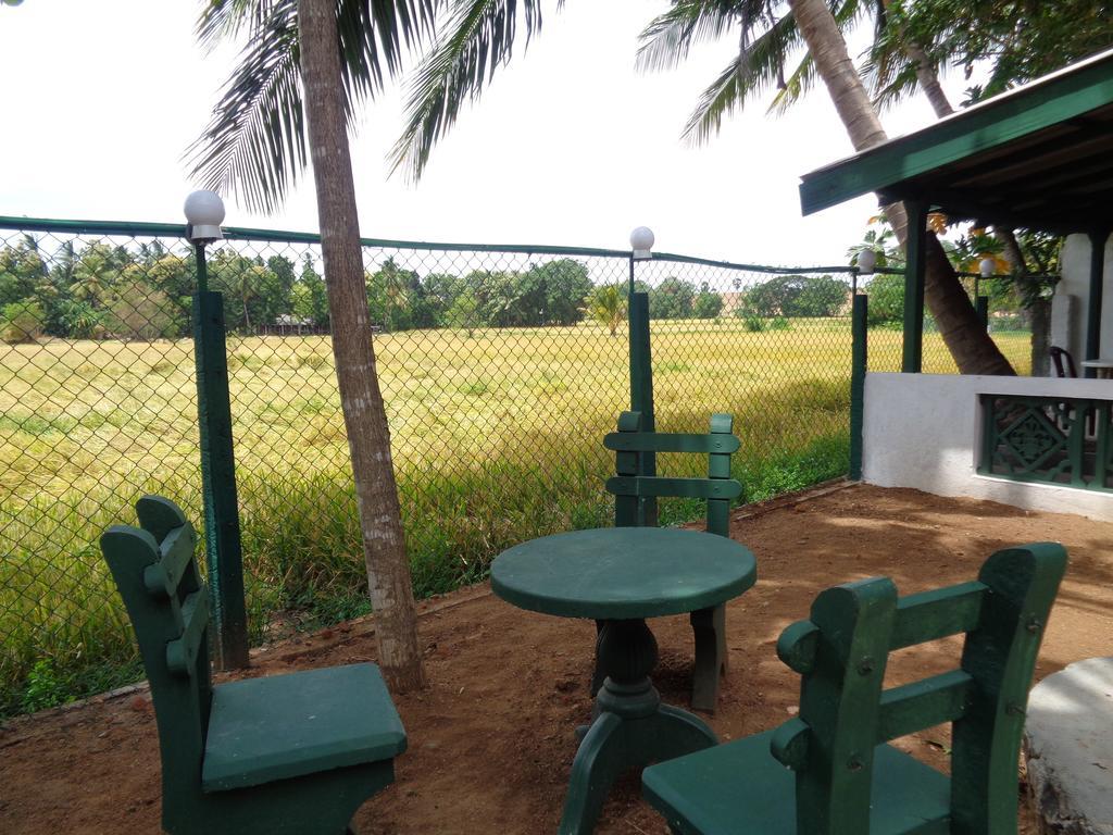 Man Guest Polonnaruwa Hotel Екстериор снимка