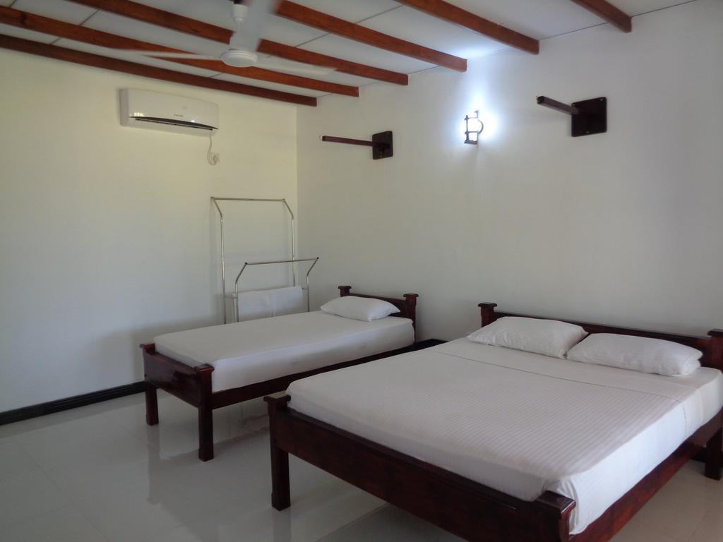 Man Guest Polonnaruwa Hotel Екстериор снимка