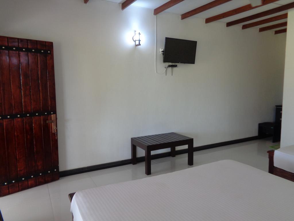Man Guest Polonnaruwa Hotel Екстериор снимка