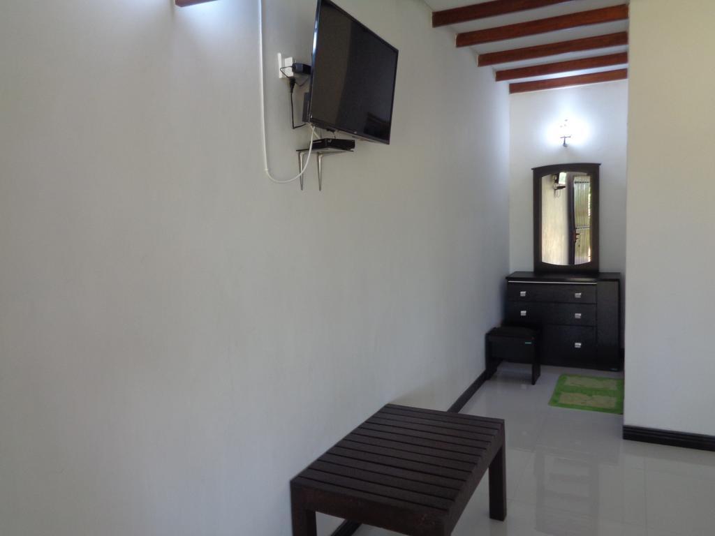 Man Guest Polonnaruwa Hotel Екстериор снимка